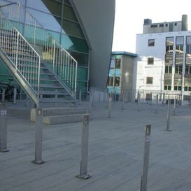Tromsø bibliotek, Tromsø Design-sykkelstativ i rustfritt stål
