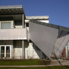 Sør-Tromsøya sykehjem, Tromsø Arkitekttegnet trapp med overbygg Galvanisert stål med polykarbonatplater