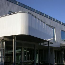Sør-Tromsøya sykehjem, Tromsø Rekkverk i galvanisert stål Opaliserte polykarbonatplater